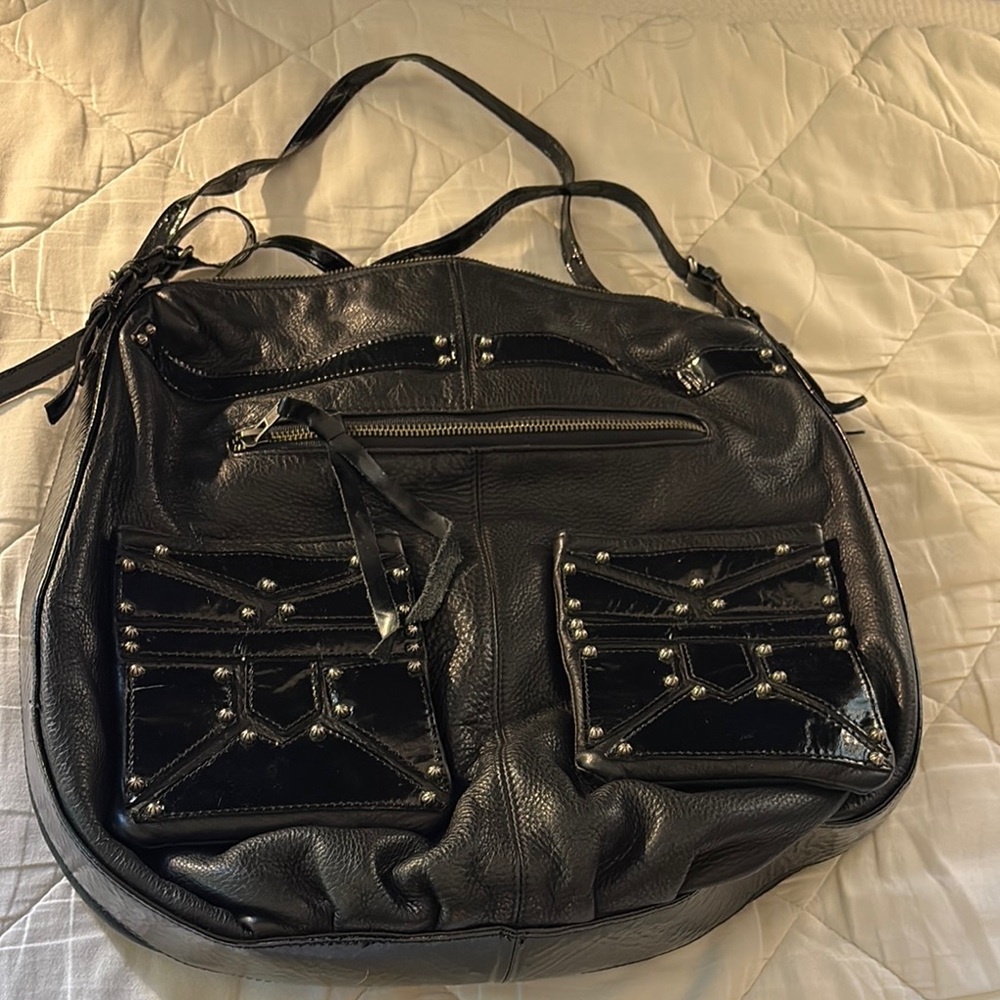 Romygold Black Shoulder Bag with Glossy Finish and Metallic Hardware